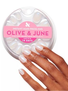 ‼️2/$10‼️Olive & June Instant Mani Press-Ons “Pink Goldfish”